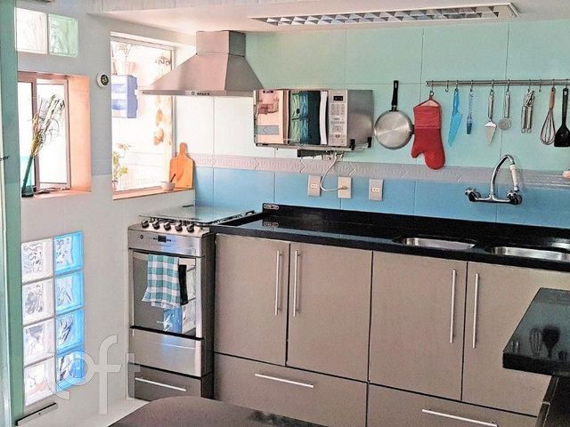 Apartamento com 67m², 2 dormitórios, 2 vagas, Moinhos de Vento em Porto Alegre