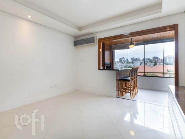 Apartamento com 108m², 3 dormitórios, 2 suítes, 2 vagas, Petrópolis em Porto Alegre