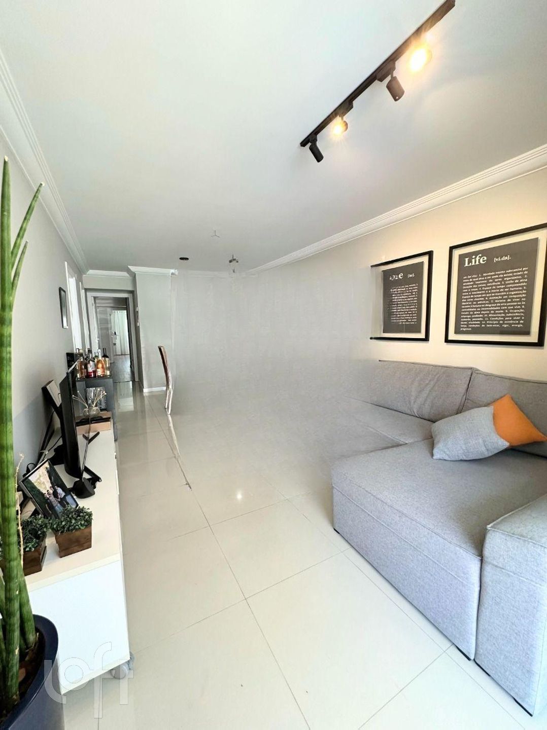 Apartamentos com 119m², 3 quartos, 1 suíte, 2 garagens, no bairro Centro em Balneário Camboriú