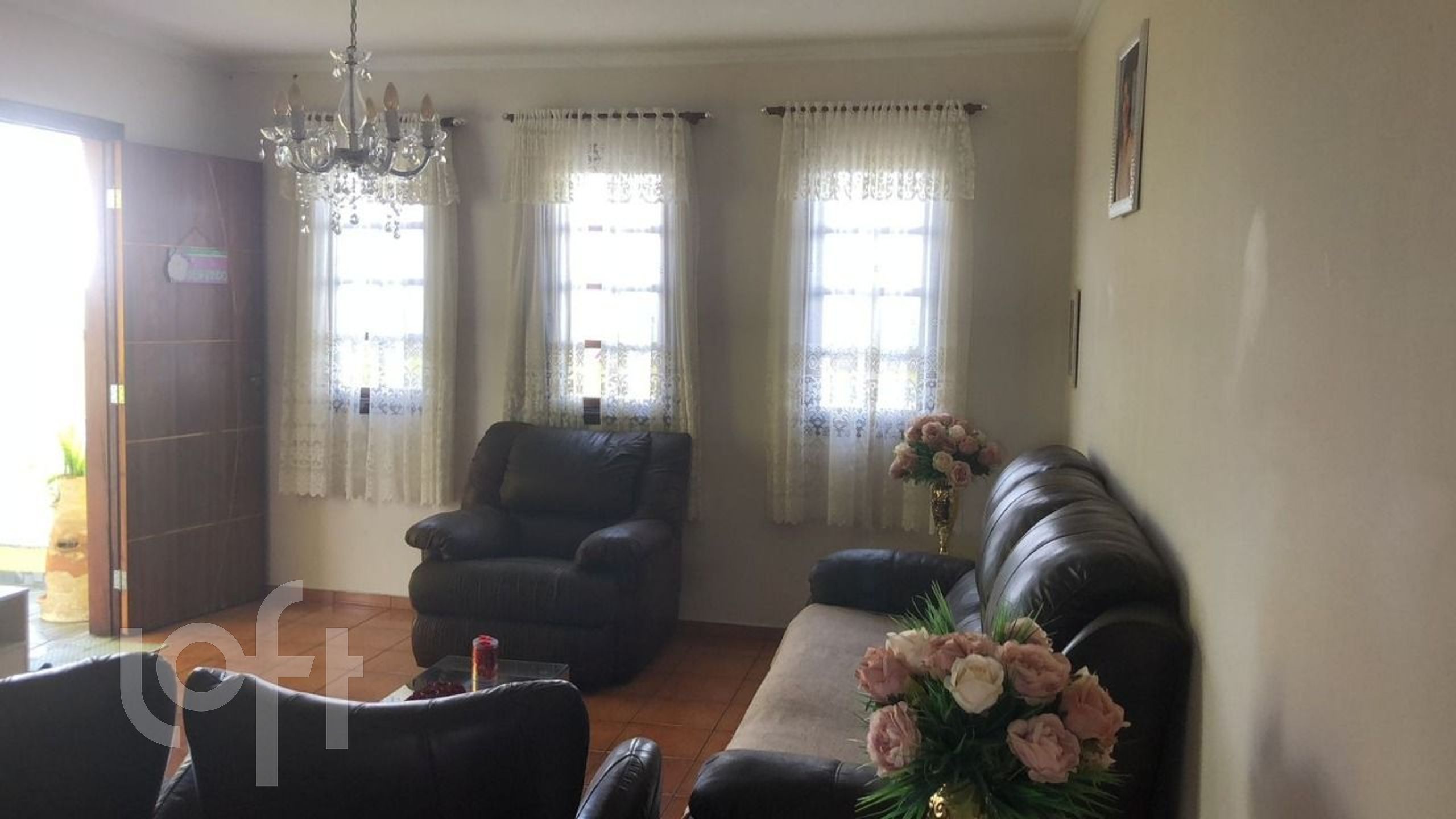 Casa à venda com 3 quartos, 168m² - Foto 1