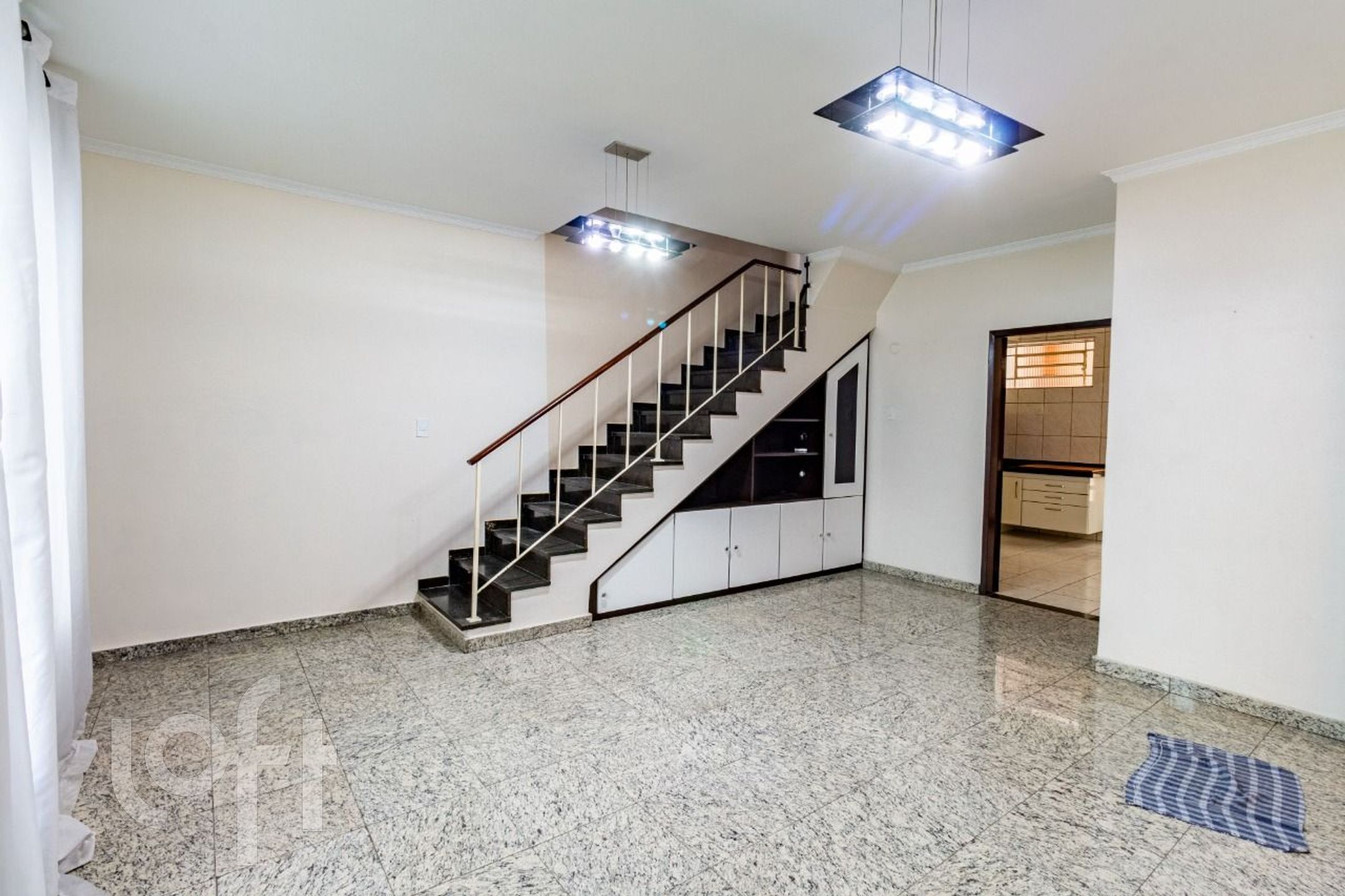 Casa à venda com 3 quartos, 240m² - Foto 4