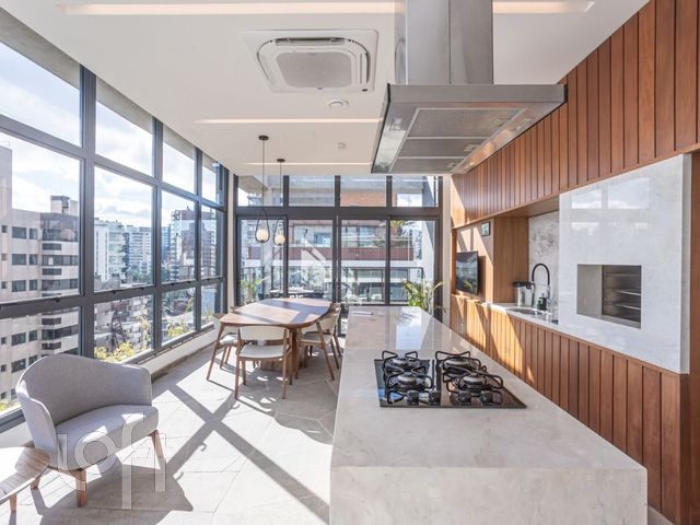 Apartamento com 117m², 2 dormitórios, 2 suítes, 2 vagas, Petrópolis em Porto Alegre