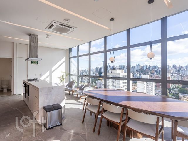 Apartamento com 117m², 2 dormitórios, 2 suítes, 2 vagas, Petrópolis em Porto Alegre