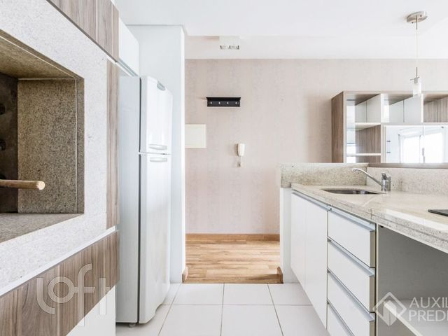 Apartamento com 37m², 1 dormitório, 1 vaga, Três Figueiras em Porto Alegre