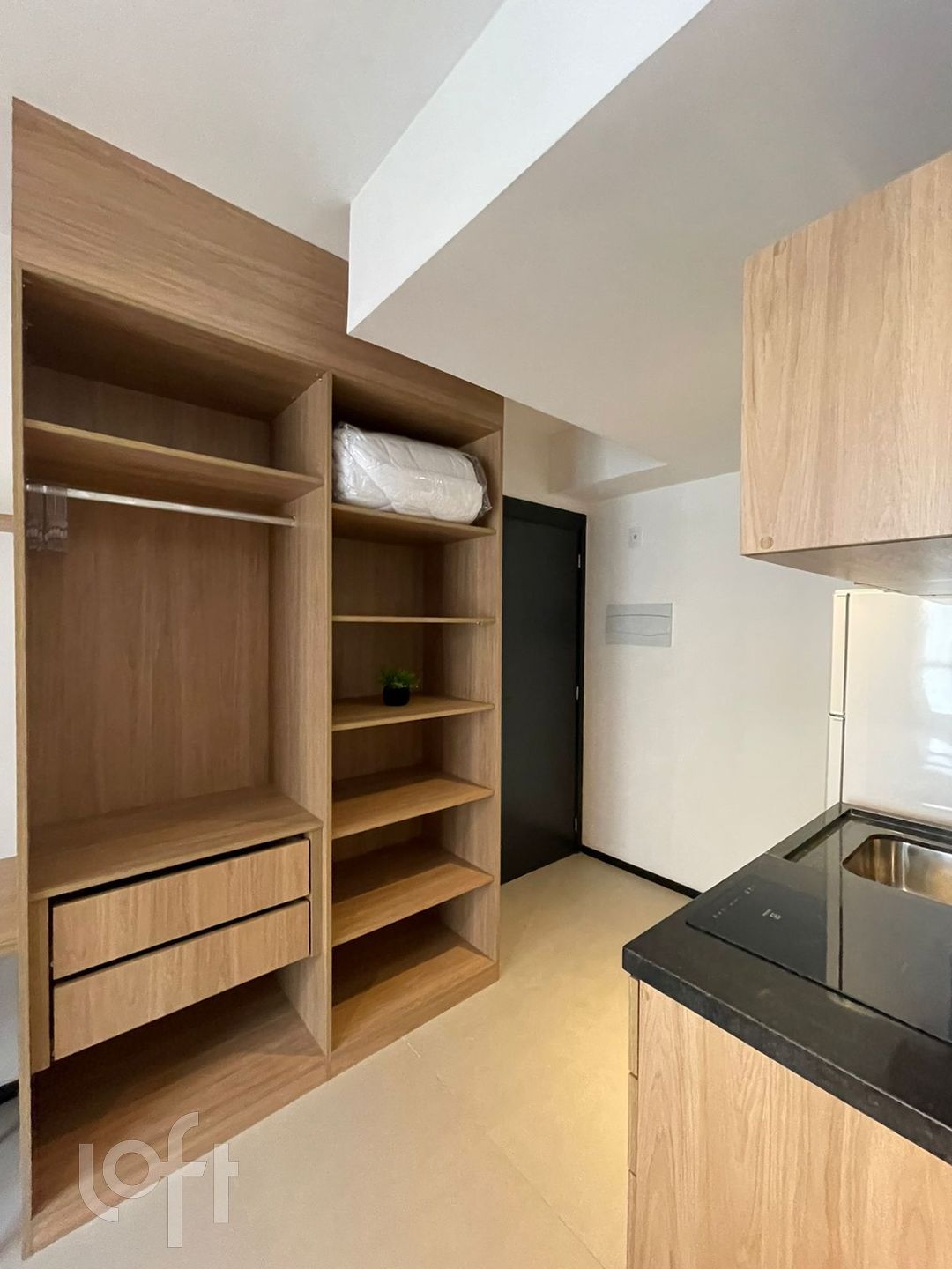 Apartamento à venda com 1 quarto, 24m² - Foto 2