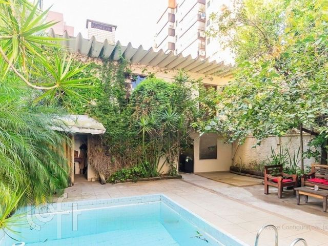 Casa com 532m², 3 dormitórios, 1 suíte, 2 vagas, Petrópolis em Porto Alegre