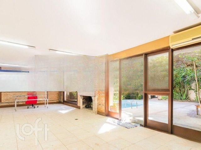 Casa com 532m², 3 dormitórios, 1 suíte, 2 vagas, Petrópolis em Porto Alegre