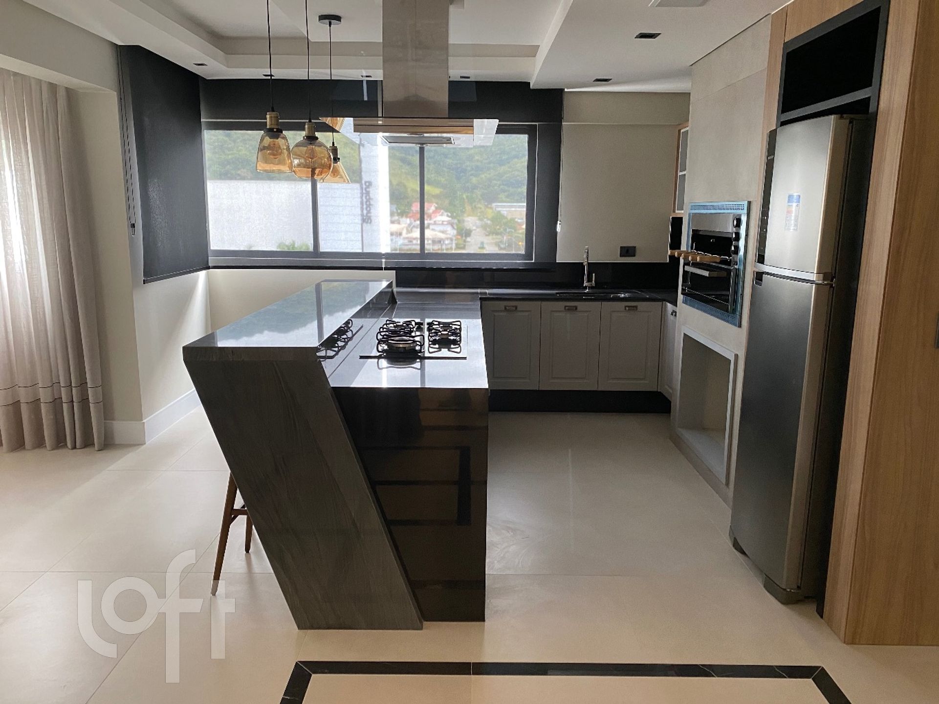 Apartamentos com 75m², 3 quartos, 1 suíte, 2 garagens, no bairro Centro em Balneário Camboriú