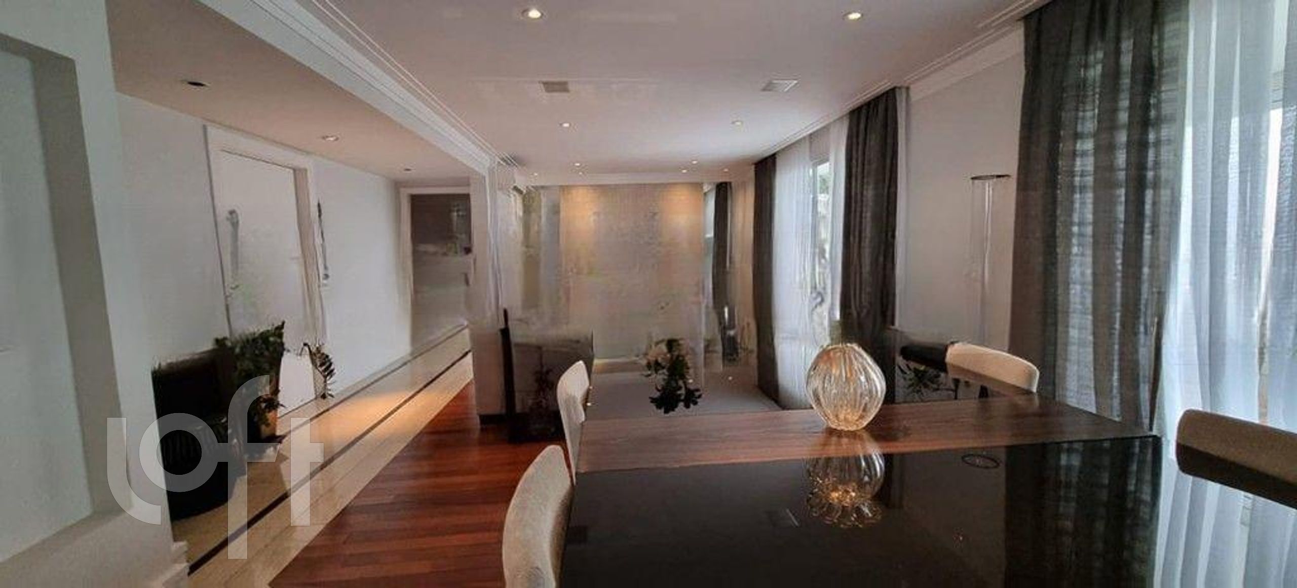 Apartamento à venda com 4 quartos, 245m² - Foto 1