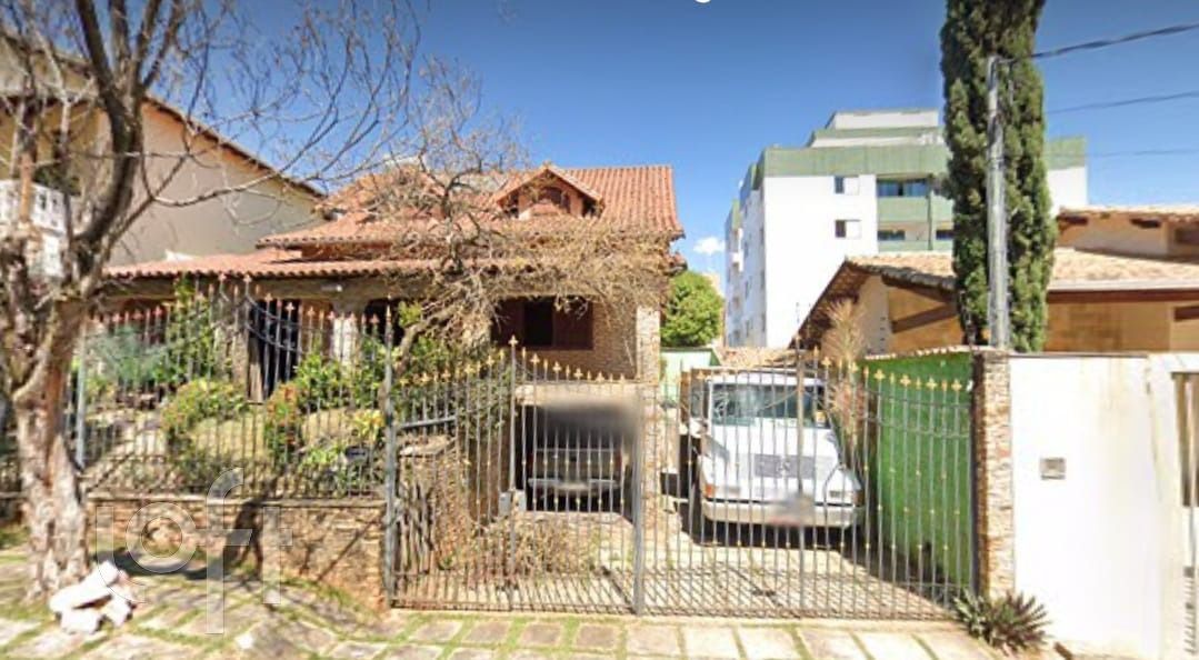 Casa à venda com 4 quartos, 280m² - Foto 2