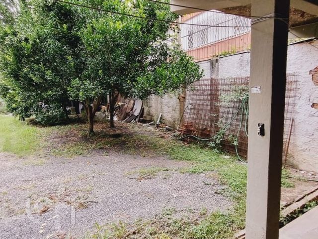 Casa com 220m², 4 dormitórios, 3 vagas, Petrópolis em Porto Alegre