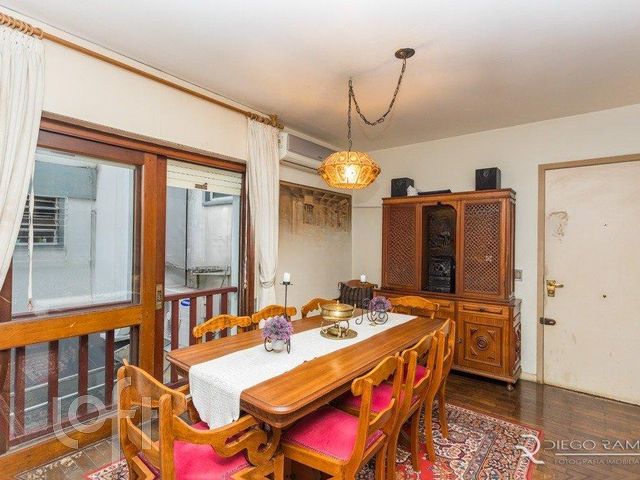 Apartamento com 240m², 3 dormitórios, 1 suíte, Santa Cecília em Porto Alegre