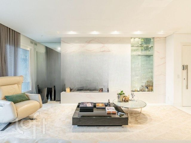 Apartamento com 154m², 3 dormitórios, 3 suítes, 3 vagas, Auxiliadora em Porto Alegre