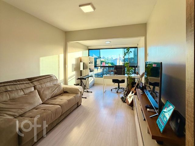 Apartamento com 77m², 2 dormitórios, 1 vaga, Floresta em Porto Alegre