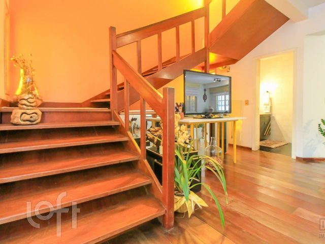 Casa com 600m², 3 dormitórios, 1 suíte, 3 vagas, Chácara das Pedras em Porto Alegre