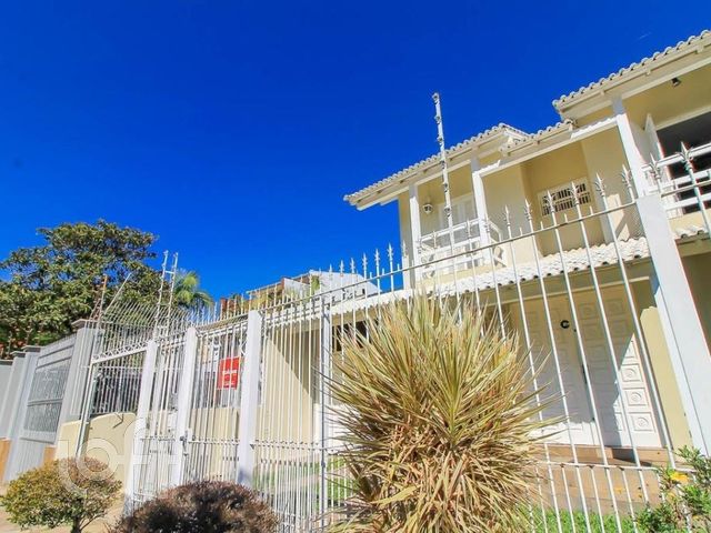 Casa com 600m², 3 dormitórios, 1 suíte, 3 vagas, Chácara das Pedras em Porto Alegre