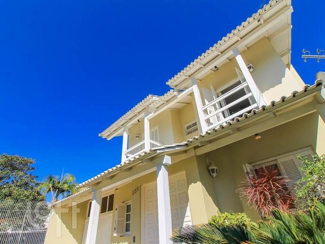 Casa com 600m², 3 dormitórios, 1 suíte, 3 vagas, Chácara das Pedras em Porto Alegre