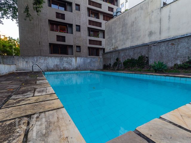 Casa com 236m², 3 dormitórios, 1 suíte, 4 vagas, Petrópolis em Porto Alegre