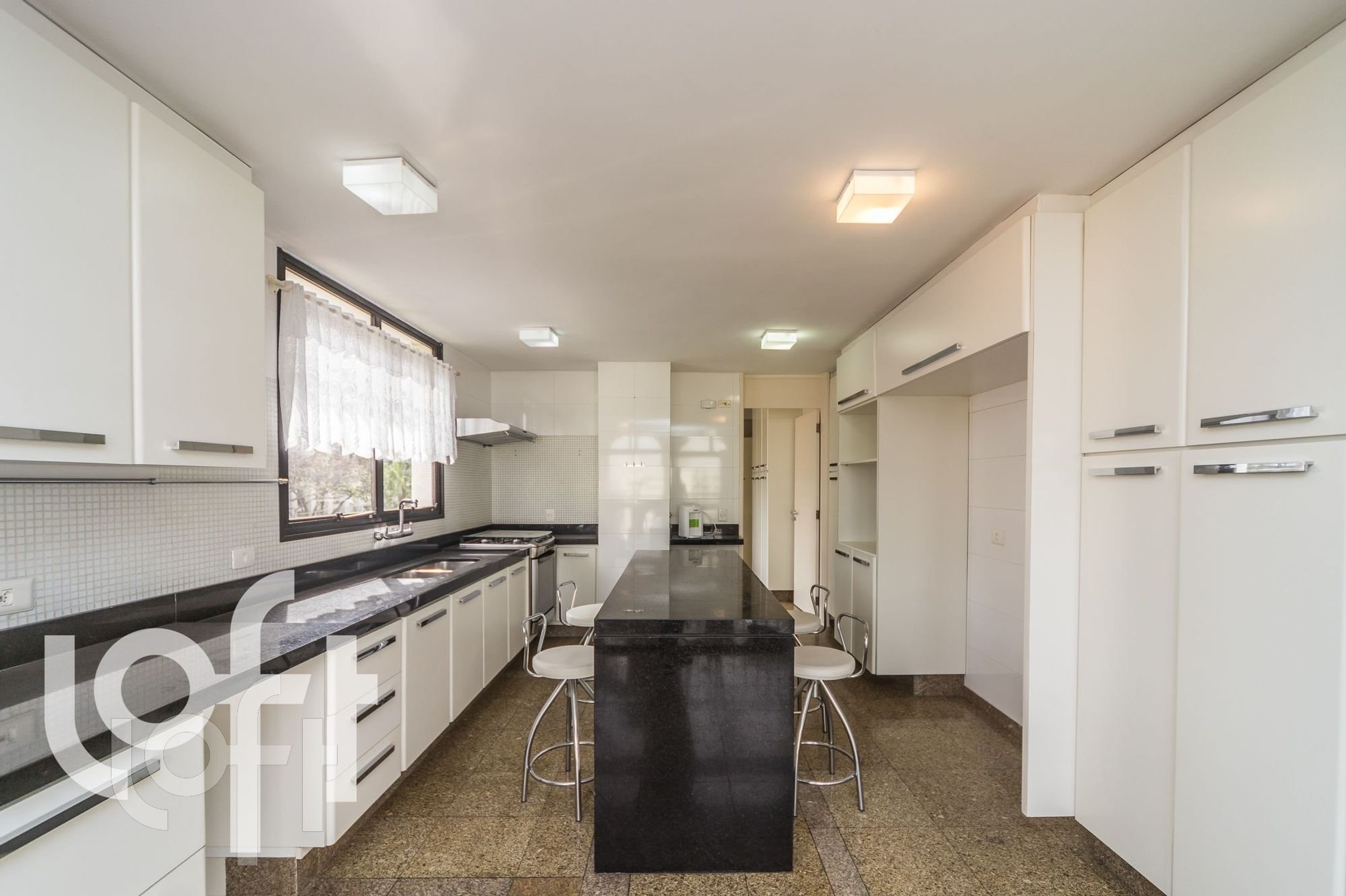 Apartamento à venda com 4 quartos, 240m² - Foto 32