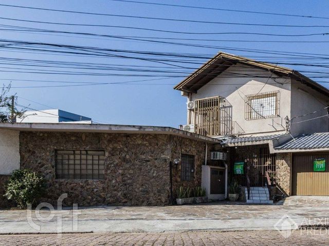 Casa com 190m², 3 dormitórios, 1 suíte, 2 vagas, São João em Porto Alegre