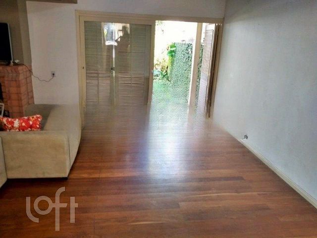 Casa com 326m², 3 dormitórios, 1 suíte, 2 vagas, Petrópolis em Porto Alegre