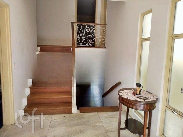 Casa com 326m², 3 dormitórios, 1 suíte, 2 vagas, Petrópolis em Porto Alegre