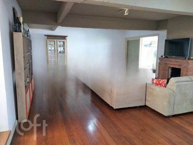 Casa com 326m², 3 dormitórios, 1 suíte, 2 vagas, Petrópolis em Porto Alegre