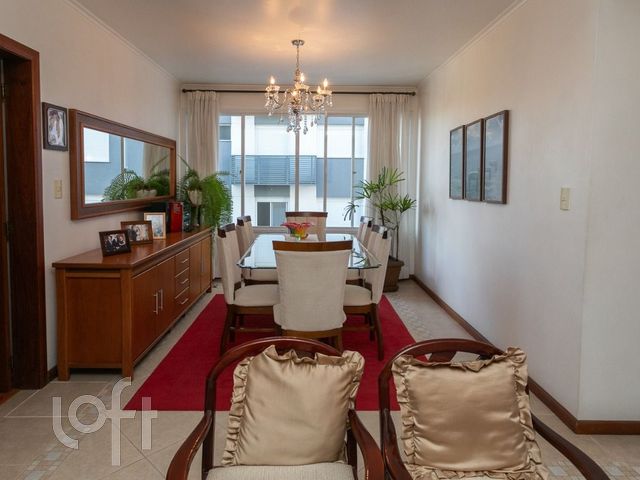 Apartamento com 116m², 3 dormitórios, 1 suíte, 2 vagas, Floresta em Porto Alegre