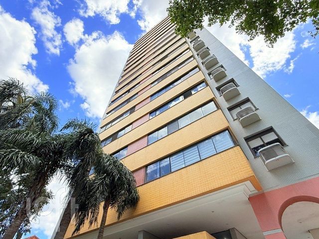 Apartamento com 103m², 3 dormitórios, 1 suíte, 2 vagas, Menino Deus em Porto Alegre