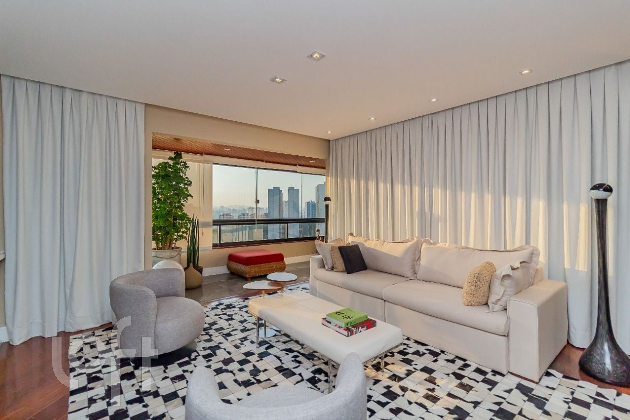 Apartamento à venda em Vila Suzana com 156 m², 3 q