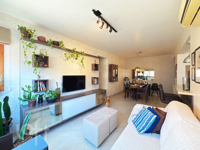 Apartamento com 74m², 2 dormitórios, 1 suíte, 1 vaga, Jardim Botânico em Porto Alegre