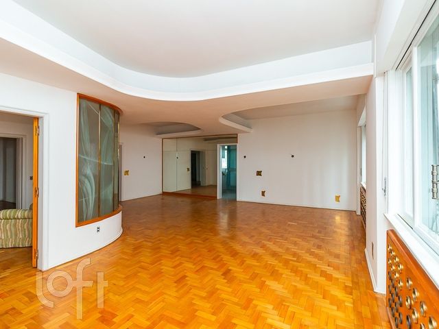 Apartamento com 237m², 3 dormitórios, 1 suíte, 2 vagas, Independência em Porto Alegre