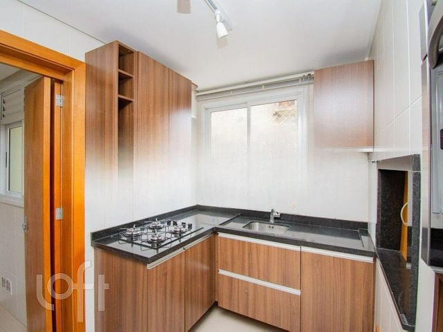 Apartamento com 72m², 2 dormitórios, 1 suíte, 2 vagas, Rio Branco em Porto Alegre