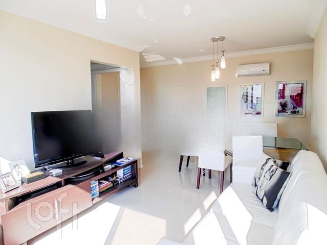 Apartamento com 79m², 2 dormitórios, 1 suíte, 2 vagas, Higienópolis em Porto Alegre