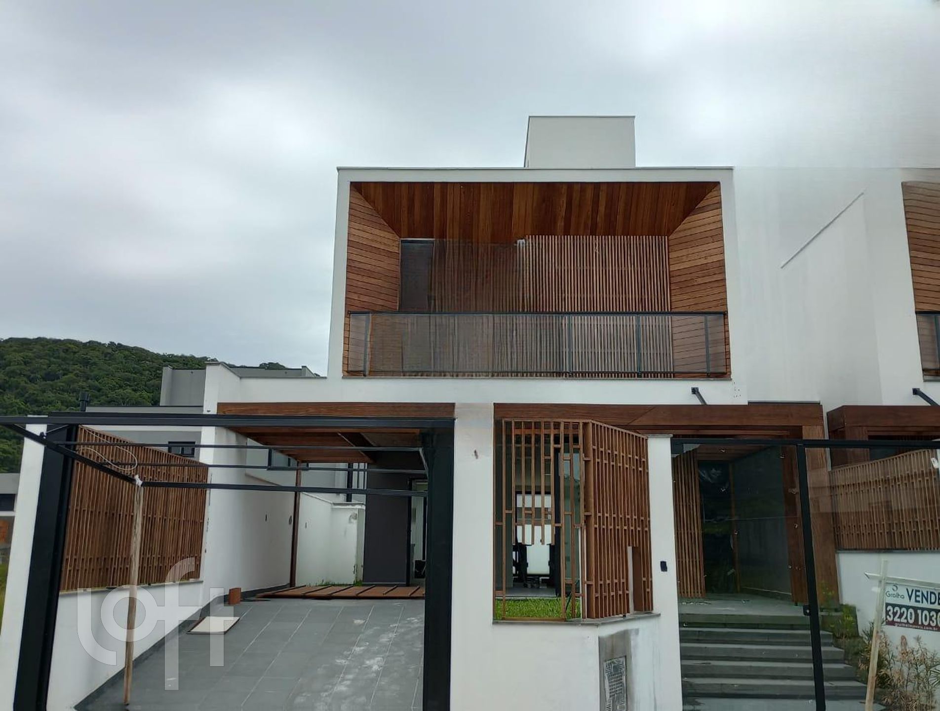 Casa Residencial com 180m², 3 quartos, 3 suítes, 2 garagens, no bairro Lagoa Pequena em Florianópolis