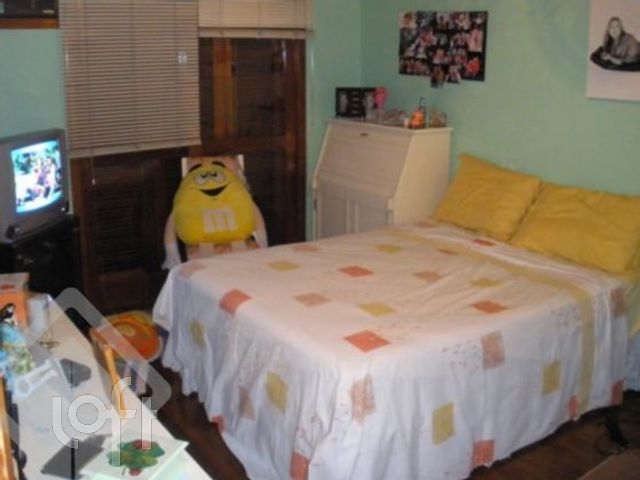 Casa com 495m², 3 dormitórios, 1 suíte, 2 vagas, Menino Deus em Porto Alegre