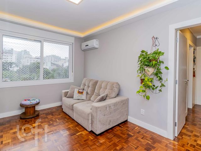 Apartamento com 75m², 3 dormitórios, 1 suíte, 1 vaga, Petrópolis em Porto Alegre