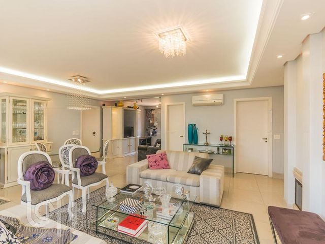 Apartamento com 127m², 3 dormitórios, 1 suíte, 2 vagas, Rio Branco em Porto Alegre