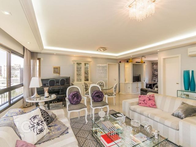 Apartamento com 127m², 3 dormitórios, 1 suíte, 2 vagas, Rio Branco em Porto Alegre