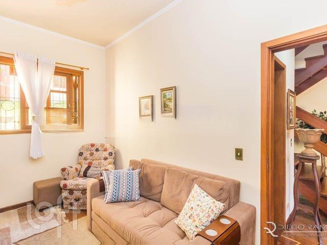 Casa com 380m², 4 dormitórios, 2 suítes, 3 vagas, Vila Ipiranga em Porto Alegre