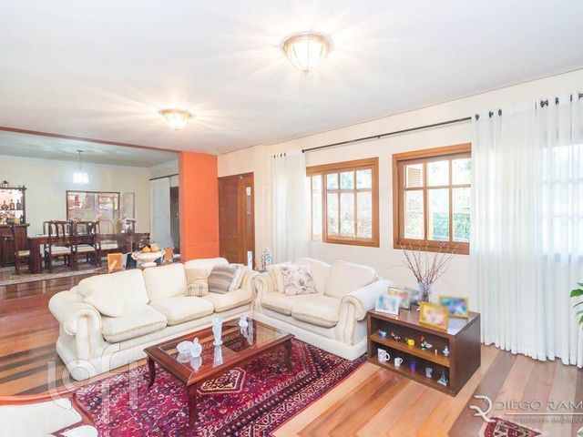 Casa com 380m², 4 dormitórios, 2 suítes, 3 vagas, Vila Ipiranga em Porto Alegre