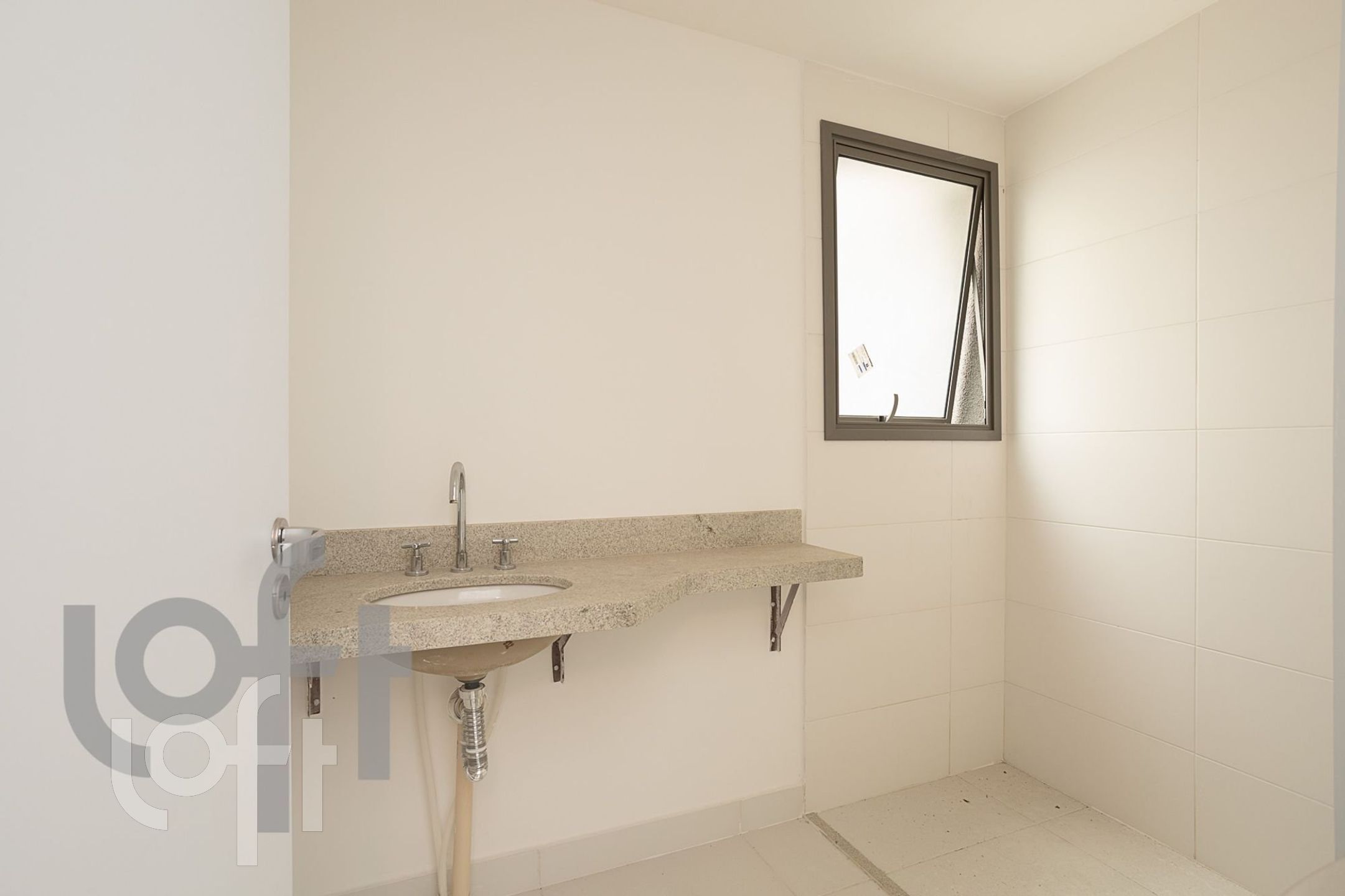 Apartamento à venda com 3 quartos, 216m² - Foto 2