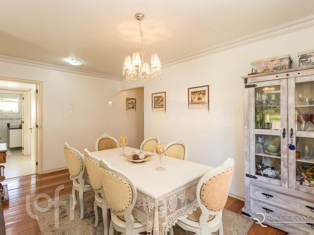 Apartamento com 116m², 3 dormitórios, 1 suíte, 2 vagas, Higienópolis em Porto Alegre