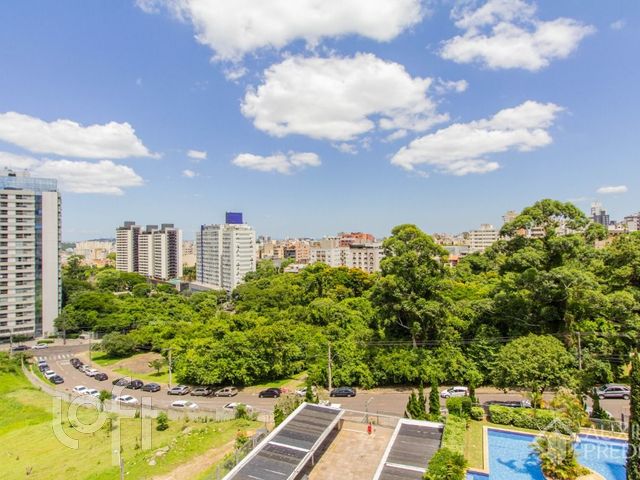 Apartamento com 106m², 3 dormitórios, 1 suíte, 1 vaga, Petrópolis em Porto Alegre