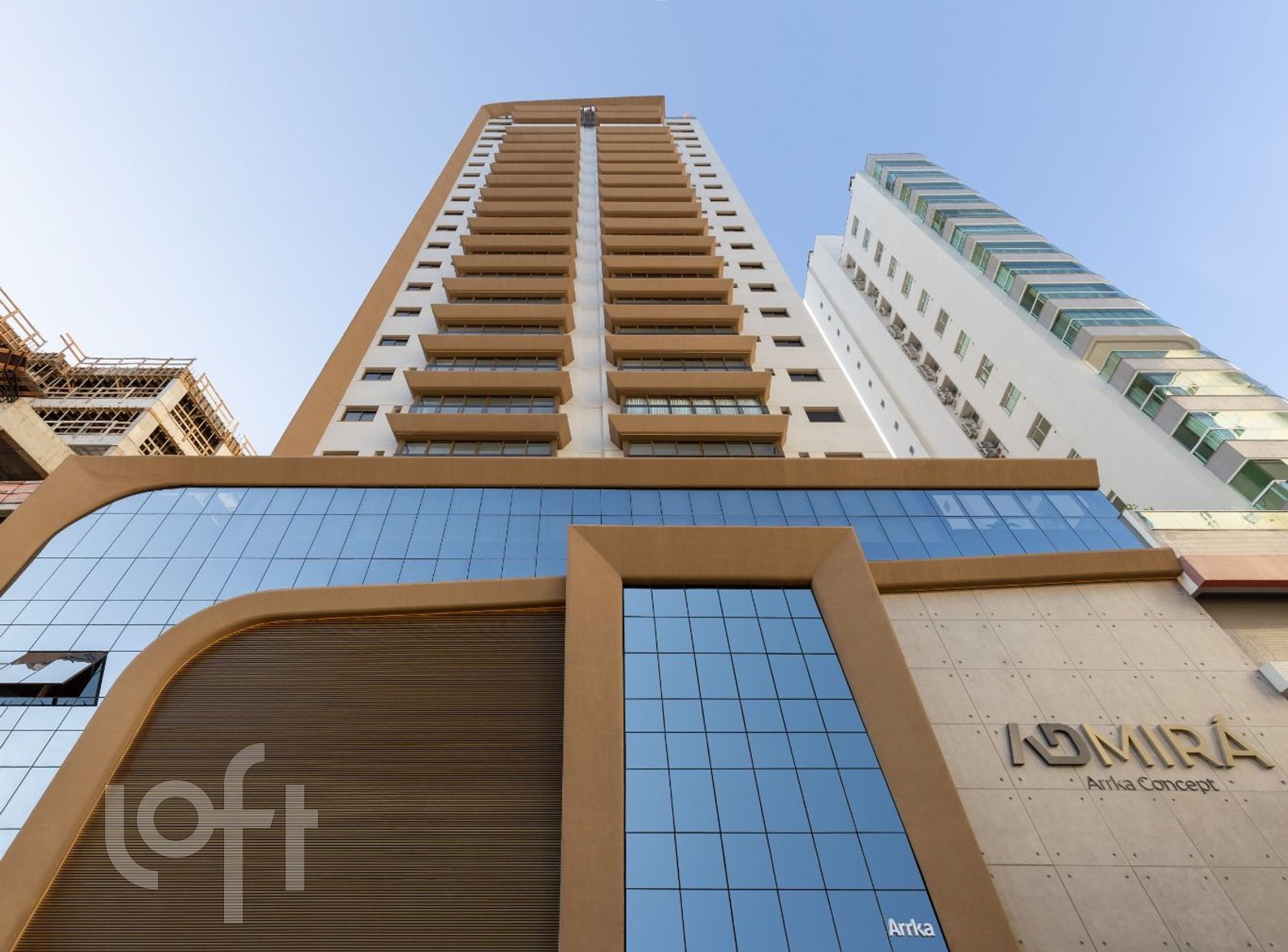 Apartamento à venda em Centro com 138 m², 4 quartos, 4 suítes, 3 vagas