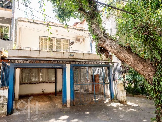 Casa com 156m², 3 dormitórios, 1 suíte, 2 vagas, Petrópolis em Porto Alegre