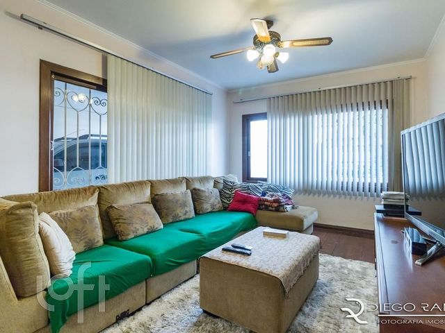 Casa com 248m², 3 dormitórios, 2 suítes, 3 vagas, Petrópolis em Porto Alegre