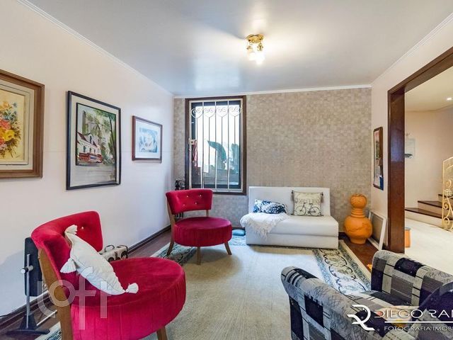 Casa com 248m², 3 dormitórios, 2 suítes, 3 vagas, Petrópolis em Porto Alegre