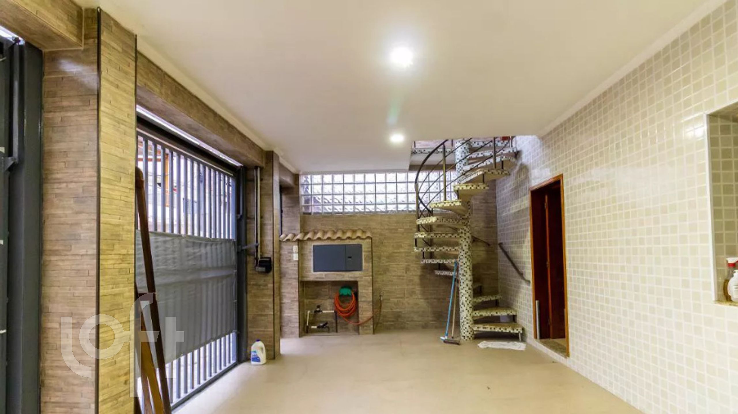 Casa de Condomínio à venda com 4 quartos, 280m² - Foto 2