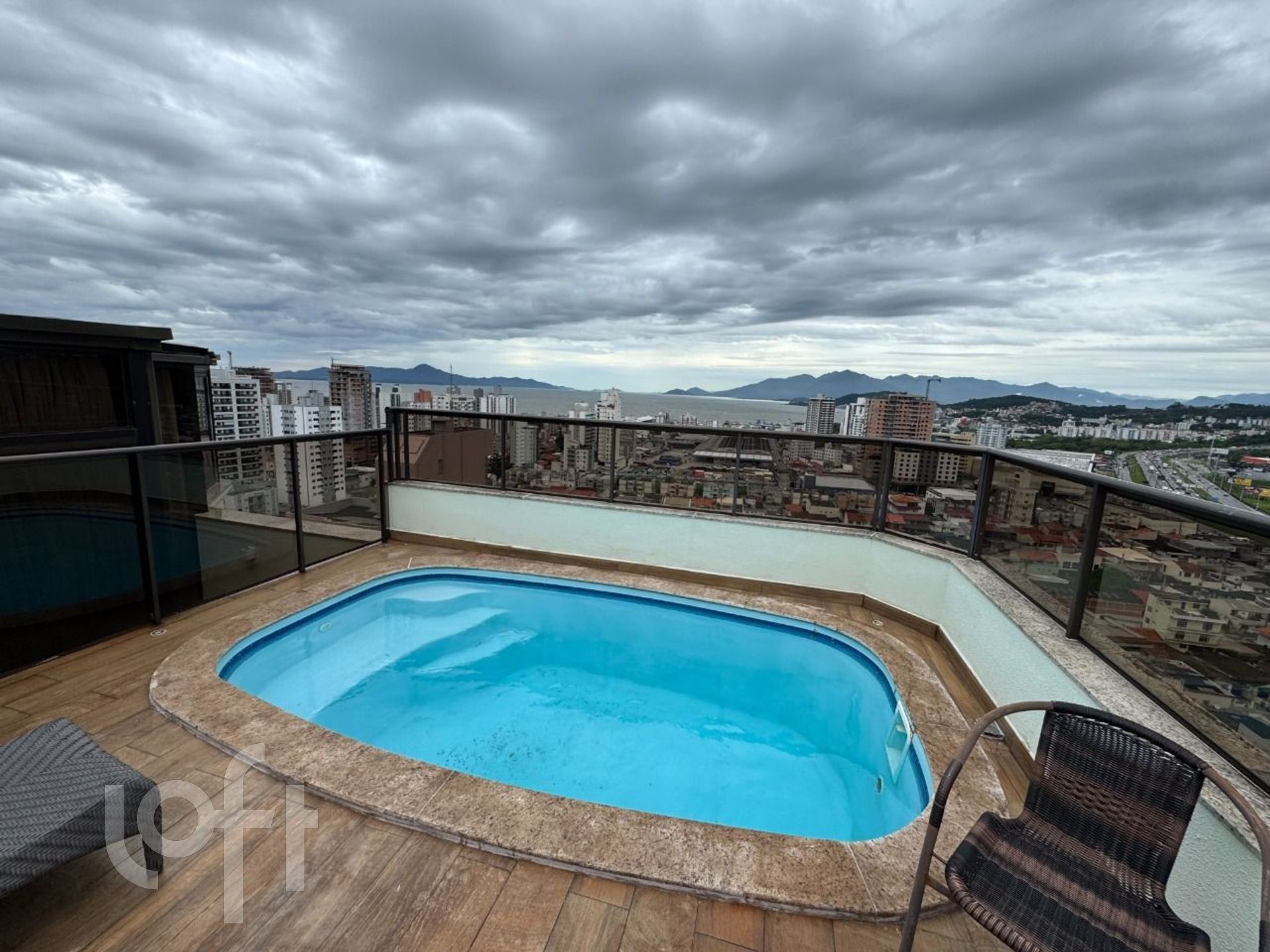 Apartamento à venda em Kobrasol com 225 m², 2 quartos, 2 suítes, 2 vagas